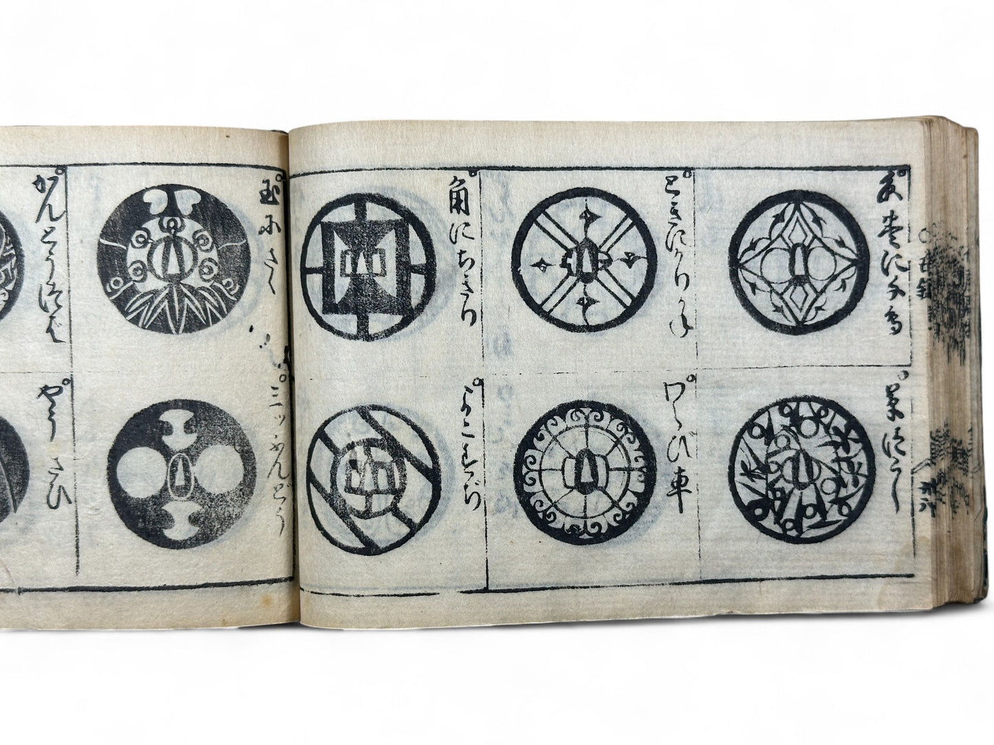古今和漢萬寶全書 (Kokin Wakan Manpō Zensho) – Edo Period Japanese Woodblock Book – Metalwork & Crest Designs (Kamon) – Decorative Arts Encyclopedia – Rare Antique-B25