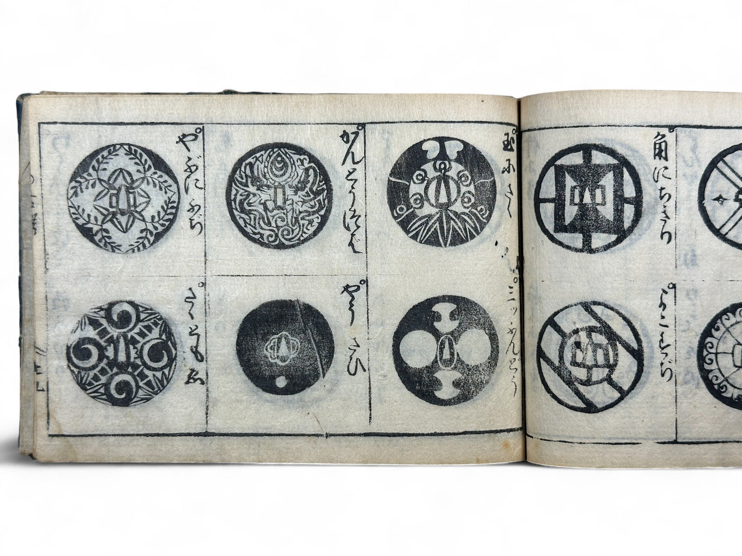 古今和漢萬寶全書 (Kokin Wakan Manpō Zensho) – Edo Period Japanese Woodblock Book – Metalwork & Crest Designs (Kamon) – Decorative Arts Encyclopedia – Rare Antique-B25